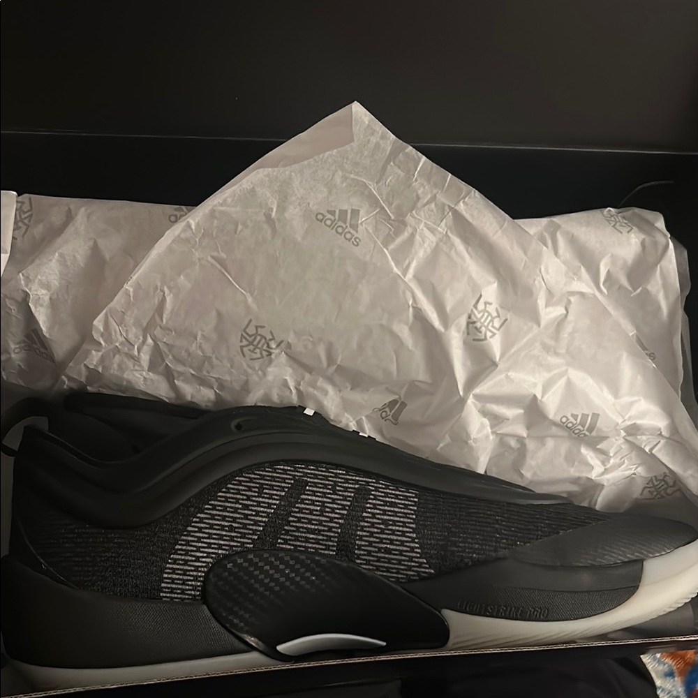 Adidas D.O.N. Issue 6- Size 15